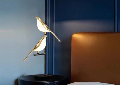 China Modern Luxury Gold Table Lamp For Hotel Home Living Room Decoration Desk Light With Bird Shape for sale