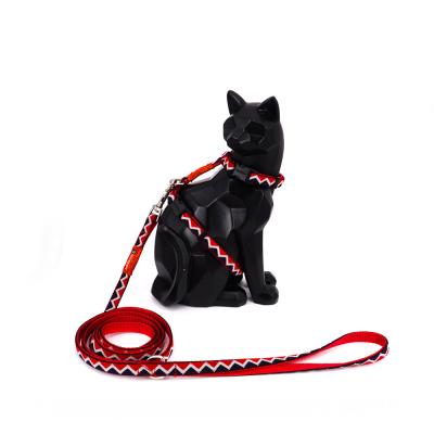 China Cat Vest Harness And Leash ajustou-se à corda de nylon de passeio exterior Cat Chest Strap do animal de estimação à venda