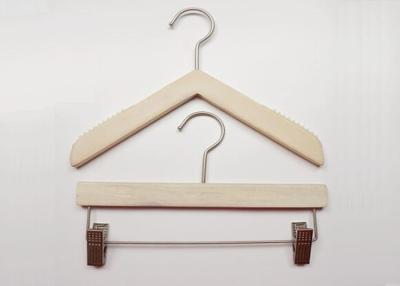 China Os ganchos de madeira contínuos da loja do estilo do triângulo para mulheres/crianças vestem-se à venda