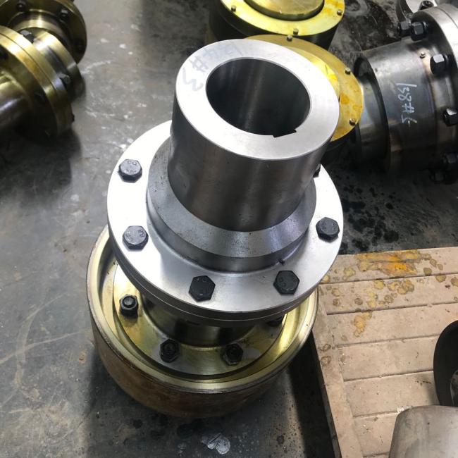 Custom overhead gantry crane coupling - quality inspection