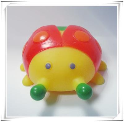 中国 おもちゃ、水昆虫のおもちゃを絞るゴム製昆虫の圧搾のおもちゃを絞っているビニールの柔らかい昆虫Bathの昆虫の圧搾のおもちゃ 販売のため