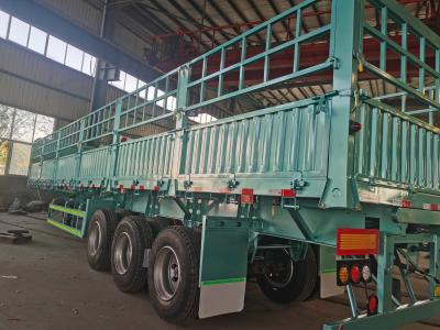 China Trío eje 40T 60T Tones Estaca de carga remolque valla de carga a granel remolque transportador semirremolque en venta