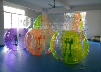 China Los carnavales colorearon el traje humano de la bola de la burbuja del fútbol del topetón de la bola de la burbuja de aire afuera en venta