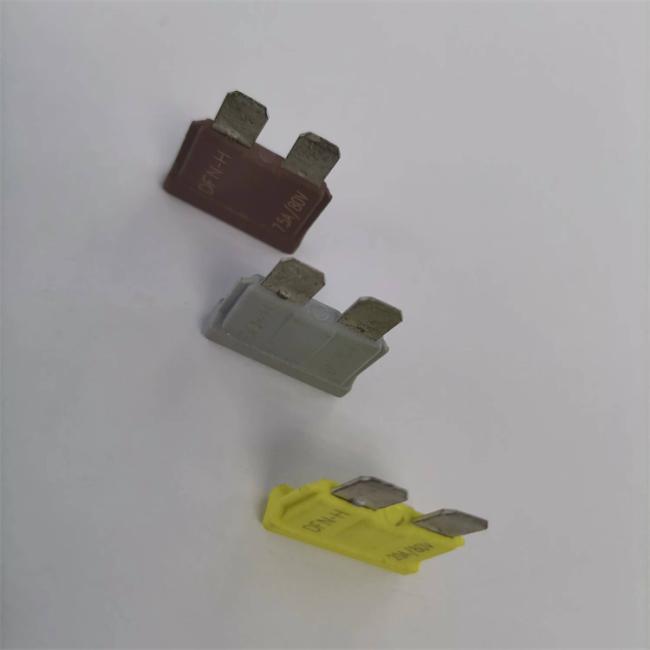 DC80V 30Amp 5G Communication Module Fuses UL Certified Automotive Blade Fuse in China