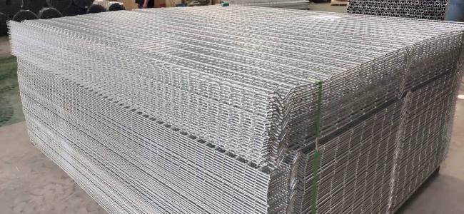 curved mesh fence panel