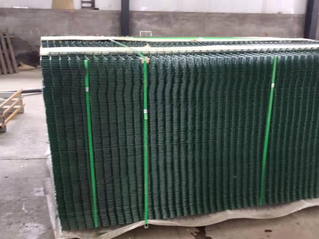 green colored curved mesh fence panles