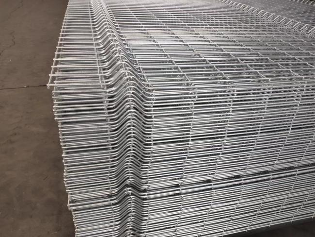 hot diped galvanized curved mesh fence panel