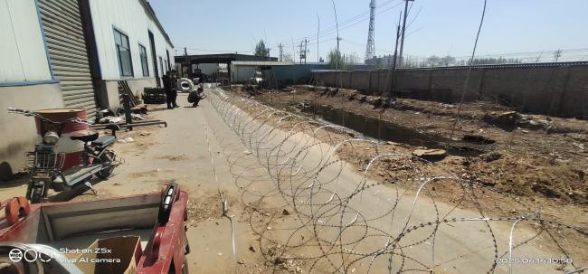 CONCERTINA RAZOR WIRE