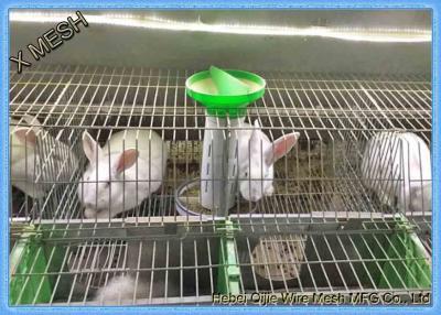 China Malla de alambre soldada con autógena que cerca capas de la jaula de batería del conejo de los paneles 3 o 4 en venta
