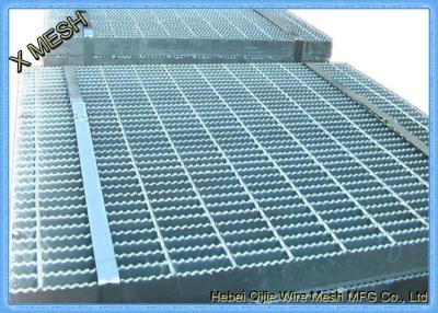 China Heavy - Duty Serrated Welded Steel Bar Grating Step For Walkway Application for sale