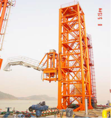 E4 gangway Large heavy-duty tower include main ladder rotatable platform lifting mechanism 20000DWT~450000 DWT Jetty