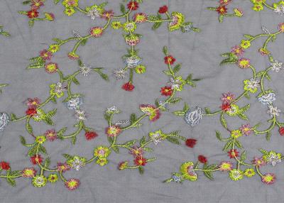 Chine Le doux a coloré le tissu floral brodé de dentelle/le tissu dentelle de filet pour la robe de mariage de femmes à vendre