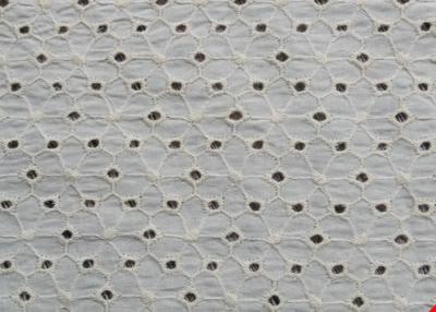 China Tela del vestido del cordón del algodón de la flor blanca del ojeteador, 100% tela bordada algodón del cordón en venta
