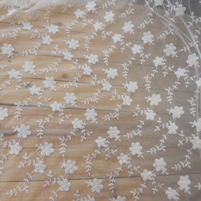 China White Embroidery Floral Nylon Lace Fabric Mesh Cloth For Clothing / Bed Wraps for sale