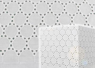 Chine tissu à jour de robe de conception de dentelle de cercle de coton de 130CM d'oeillet de tissu blanc de dentelle à vendre