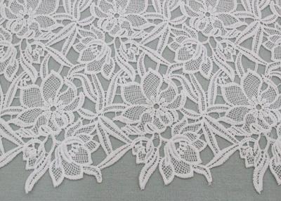 Chine Tissu brodé soluble dans l'eau de dentelle de polyester avec la dentelle florale pour le concepteur de robe à vendre