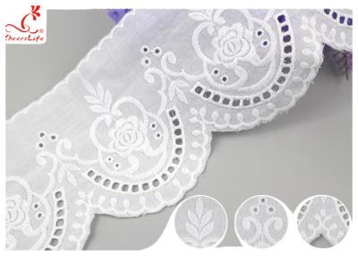 China Cream Embroidered Eyelet Cotton Lace Trim Border With Floral Pattern SGS Verified for sale