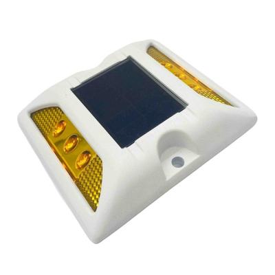 China 125 * 110 * 25mm Solar Powered Road Reflectors Highway Markers Solar Cat Eye for sale