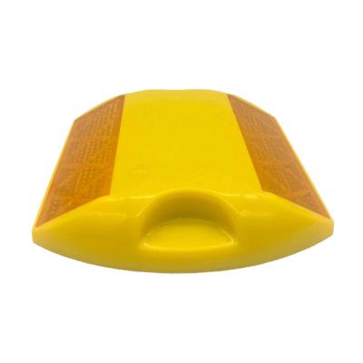 China Traffic Safety Amber Reflective Road Studs Highway Reflective Studs for sale