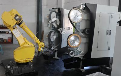 China Máquina de moedura automática industrial do robô dos torneiras com pilha de 2 robôs à venda