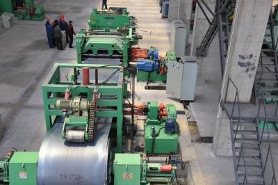 China 0 - 40 M/máquina que raja de acero mínima peso 480 de la bobina de 12 toneladas - 520m m arrollan la identificación en venta