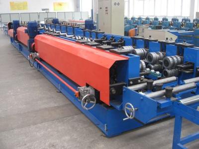 China Rollo del marco de acero de la impulsión de cadena C que forma la máquina de la fabricación de la bandeja de cable de la máquina en venta