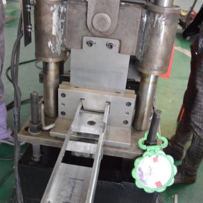 China Rolo claro automático de alta velocidade da armação de aço do parafuso prisioneiro da quilha que forma a espessura da máquina 0.3-1.2mm à venda