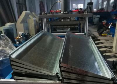 China Rolo da cremalheira de 18 etapas que forma a máquina, movimentação Chain dos sistemas do Rollforming do metal à venda