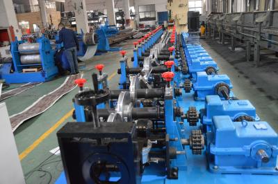 China Touch Screen PLC Control Rack Roll Forming Machine Metal Roll Forming Machine for sale