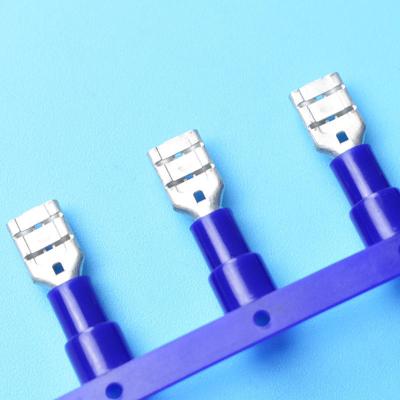 Cina Sleeve di nylon isolato 6.3mm Crimp Faston terminali femminili connettore Spade terminale cavo Lug in vendita