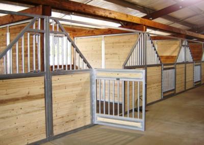 China 50mm Customized Horse Stable Equipment With Galvanized Steel Tube Stable for sale
