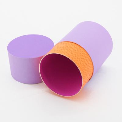 中国 紫外線コーティングのニスをかける印刷と再生利用できるCMYK色のボール紙の筒のギフト用の箱 販売のため
