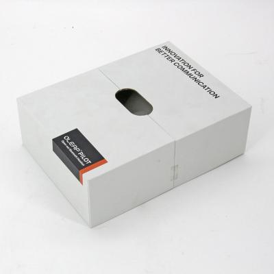 Chine Produits électroniques de fermeture d'emballage de papier du consommateur de luxe magnétique de boîte empaquetant le boîte-cadeau avec l'insertion de papier à vendre