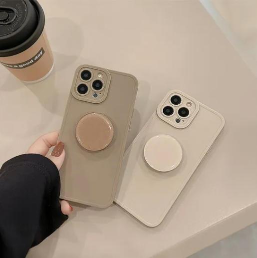 Shockproof Magnetic Silicone Case for iPhone 16/15 Pro - Side View