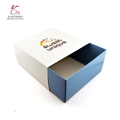 China Lovely CMYK Printing Disposable Cake Box With Glossy Lamination for sale