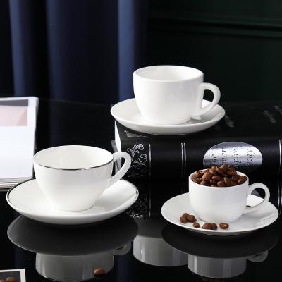 China Logotipo personalizado Bone China Classic Cafe Coffee Cups White Ceramic Coffee Mug à venda