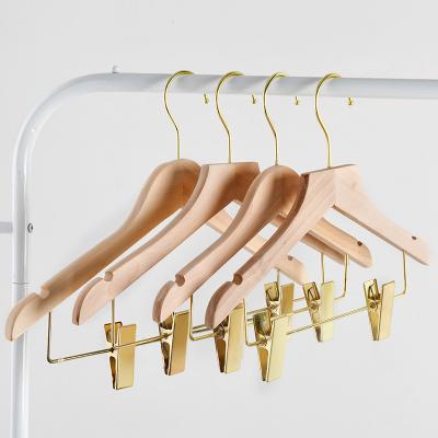 China Notched Suit Wooden Hangers Hotel Guest Room Supplies Non Slip for sale