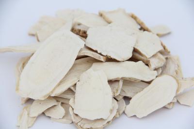 China Las escamas secadas secadas aire/empalme de la raíz de rábano picante tajaron el proceso del tipo en venta