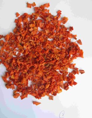 China A cenoura crua desidratada lasca a cor saudável da laranja do pacote da caixa das microplaquetas da cenoura à venda