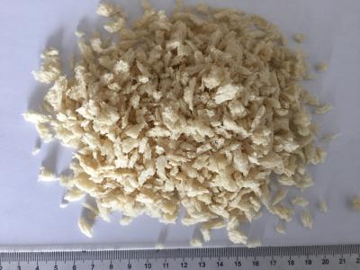 China Color blanco profesional de las migas de pan de Panko del trigo integral para las alas de pollo en venta