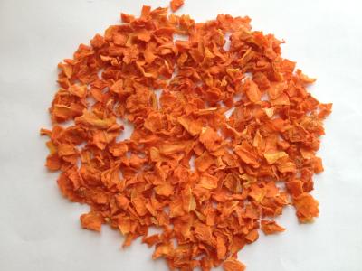 China 10×10×3mm Food Dehydrator Chips / Dehydrated Carrot Flakes With ISO Approval for sale