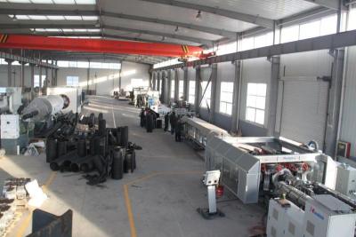 China Linha de produção de extrusão de tubos ondulados de parede oca em espiral de HDPE 400Kw à venda
