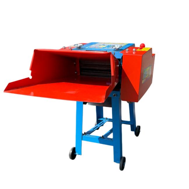 Universal Chaff Cutter Machine in operation
