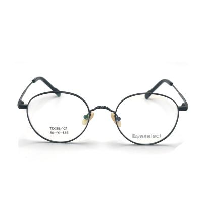 China TD025 Fashionable Titanium Frame Sunglasses for Women for sale
