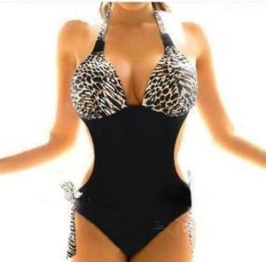 BIKINI SWIMMING BEACH