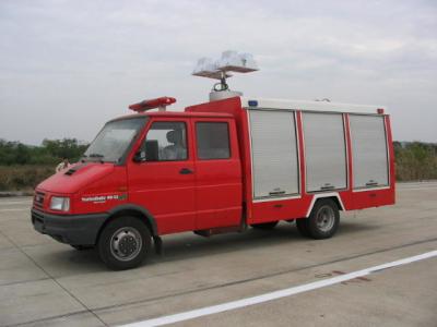 Китай Легкая аварийно-спасательная пожарная машина 4С2 IVECO 130 л.с. многофункциональная продается