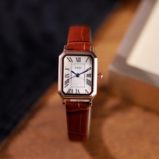 Vintage Square Dial Women Quartz Watch Soft Leather Strap Elegant Business Dress Wristwatch Minimalist Ladies Daily Jewelry Watch 3 Colors