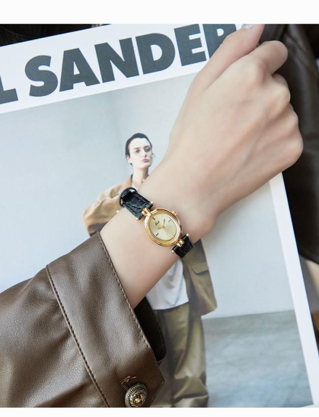 Vintage Sun Texture Round Gold Dial Women Quartz Watch Soft Black Leather Strap Slim Elegant Business Wristwatch Ladies Luxury Daily Jewelry Watch