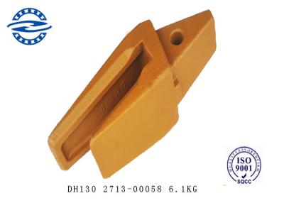 中国 Doosan DH130の掘削機は予備品2713-00058の掘削機のバケツの歯のアダプターを 販売のため