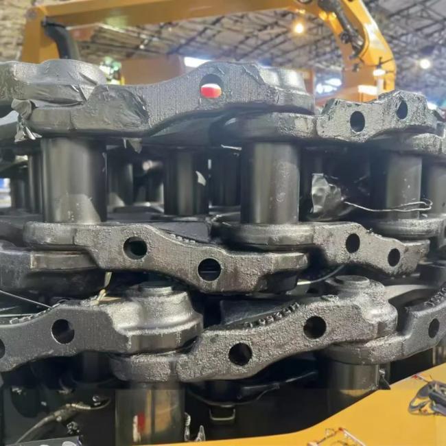 E320 E200B Excavator Track Chain - Detailed Close-up